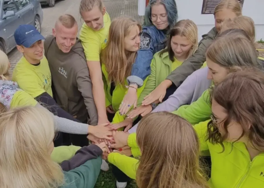 Visā Latvijā sākta “Labo darbu nedēļa”: aicinājums iepriecināt līdzcilvēkus, palīdzēt dzīvniekiem un sakopt vidi