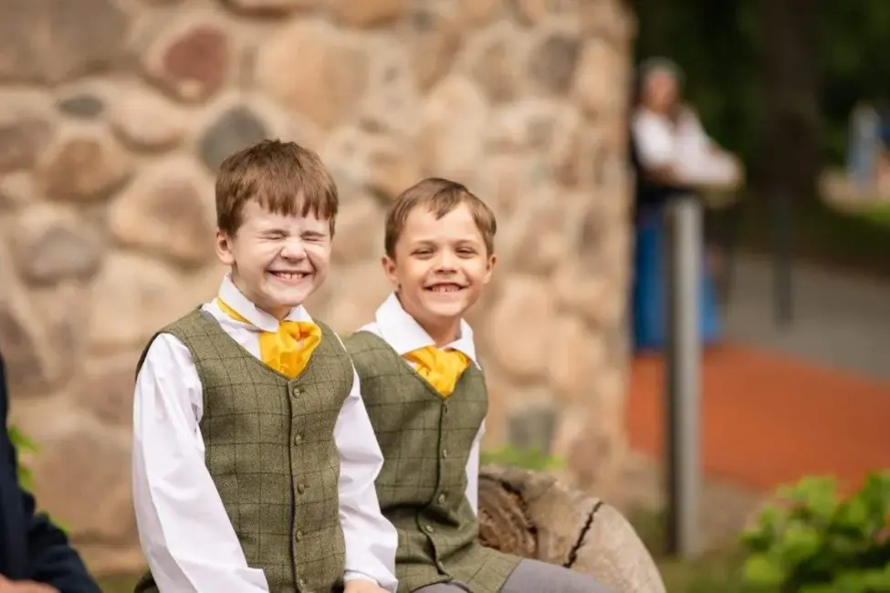 XIII Skolu jaunatnes dziesmu un deju svētki: vārdi, kas vienoja tūkstošiem dalībnieku un “Viedvasaras” burvība