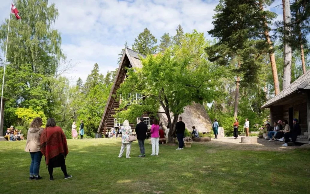 Ziedoņa muzejs Murjāņos atdzimst zem jauna niedru jumta: 2025. gada sezona sākās agrāk, aicinot ieelpot dzejas garu